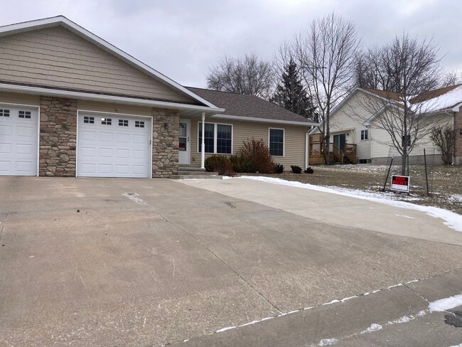 Building Photo - 4 Weaver Dr