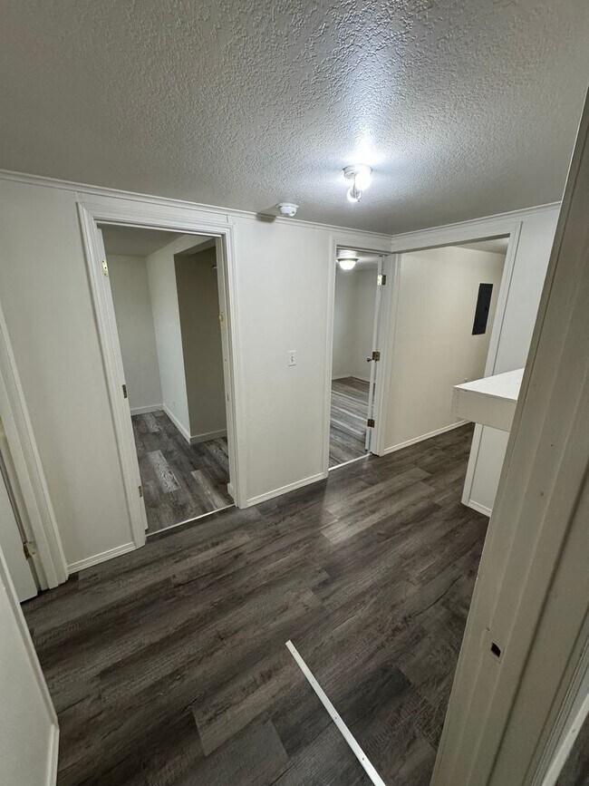 Foto del edificio - Charming 3-Bedroom with fresh new interior!