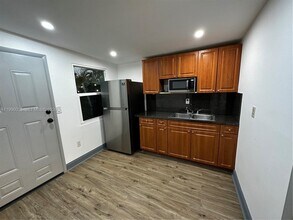 Building Photo - 571 SW 71st Pl