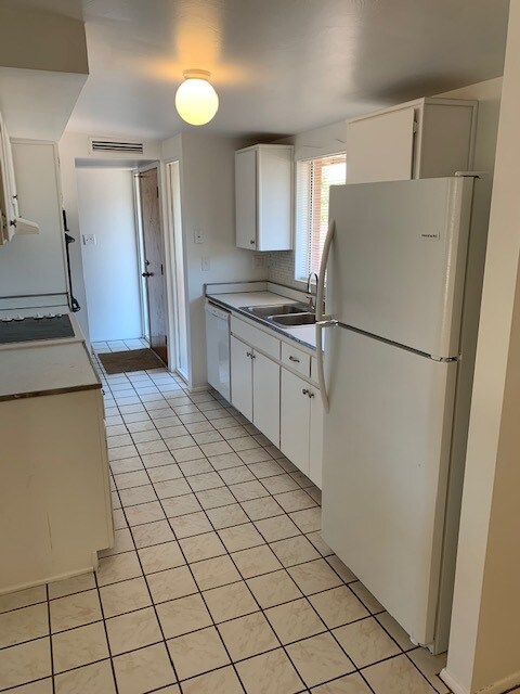 Foto del edificio - 8131 E 8th St