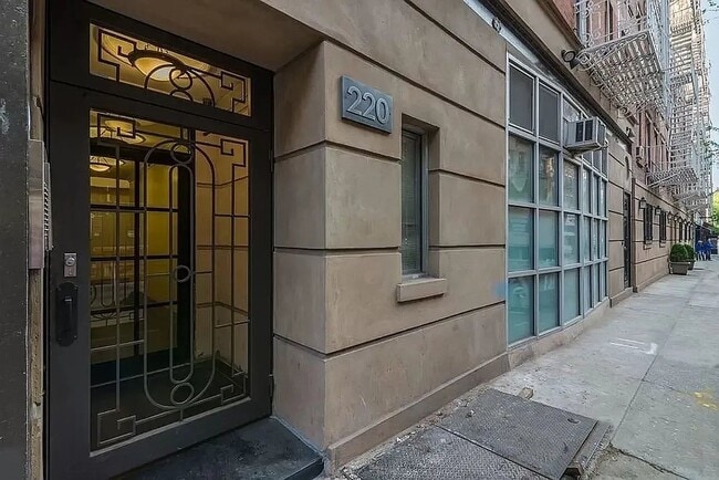 Building Photo - 220 Sullivan St