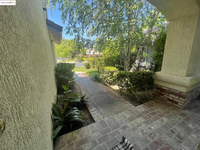 Building Photo - 538 Apple Hill Dr