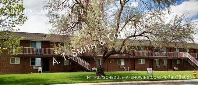 Building Photo - ONE BEDROOM NEAR SLOAN'S LAKE PARK!