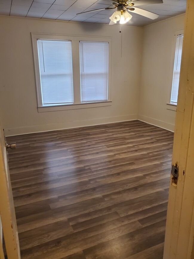 Bedroom - 222 W Murrill Ave