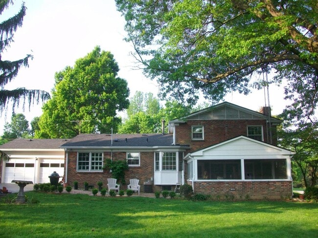Building Photo - 1127 Athenia Dr