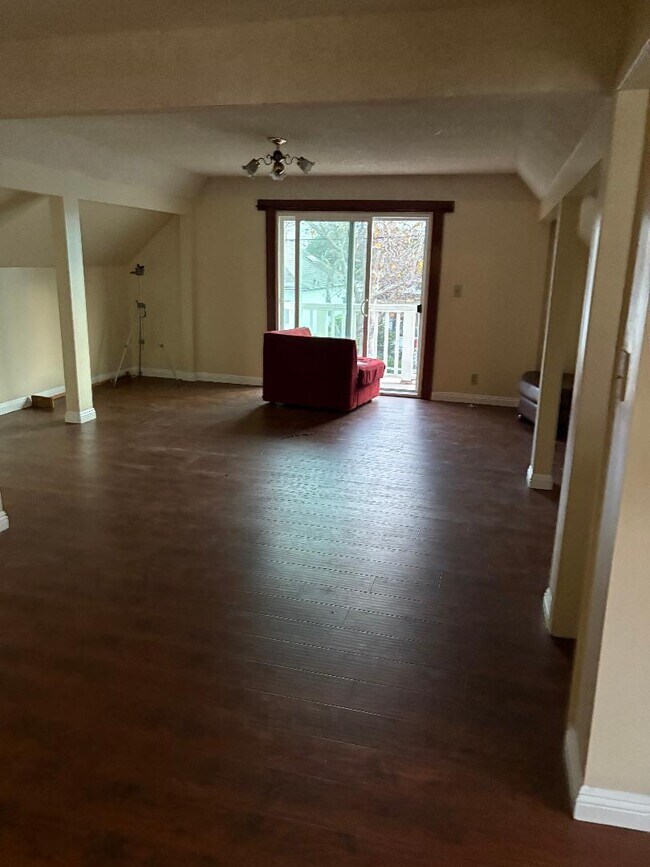 Foto del edificio - 1377 W 23rd St
