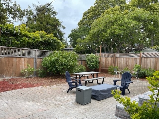 Backyard w/ Lemon Tree - 1222 Shafter Ave