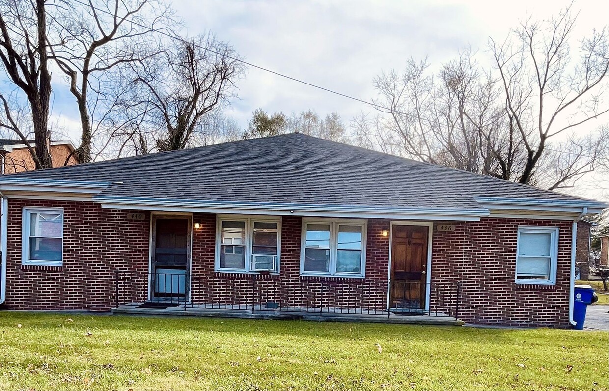 Primary Photo - 440 Roanoke St E