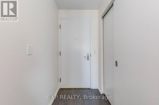 Building Photo - 75 St Nicholas St