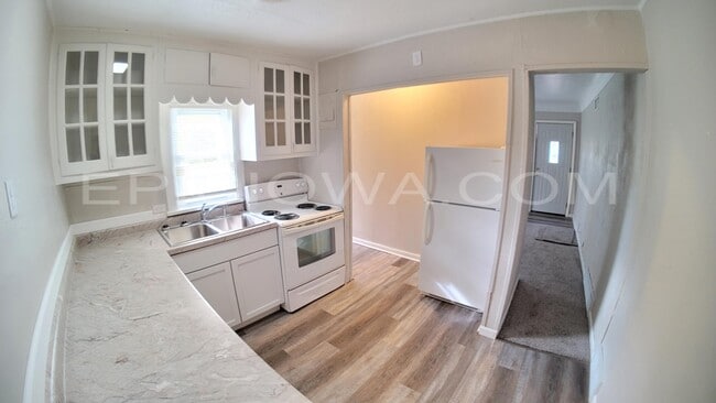 Building Photo - 1339 K Ave NE