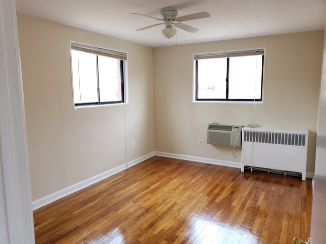 Building Photo - 524 Thayer Avenue