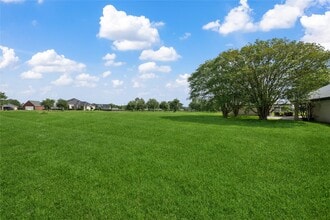 Building Photo - 9035 Point Dr