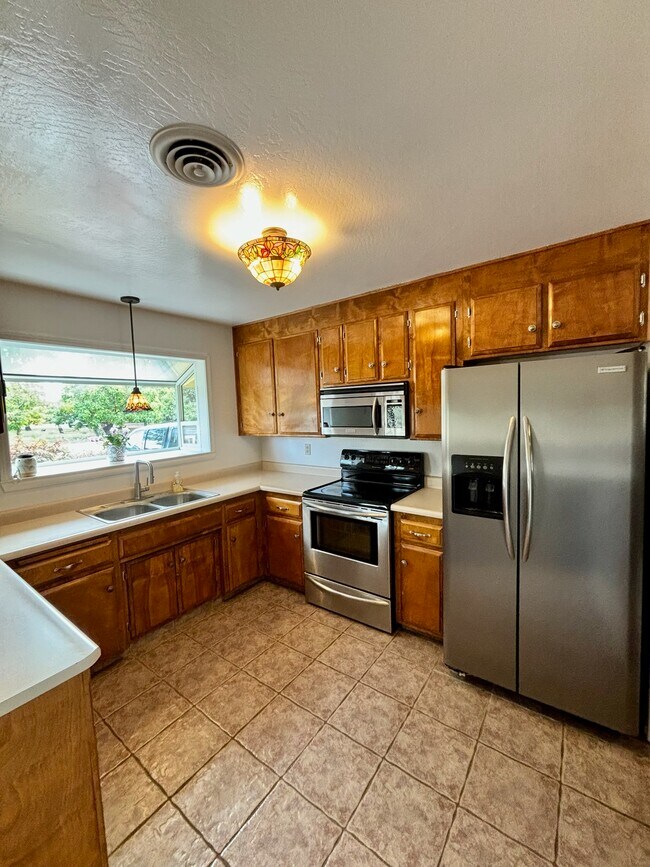 Foto del edificio - 2161 Larkin Rd
