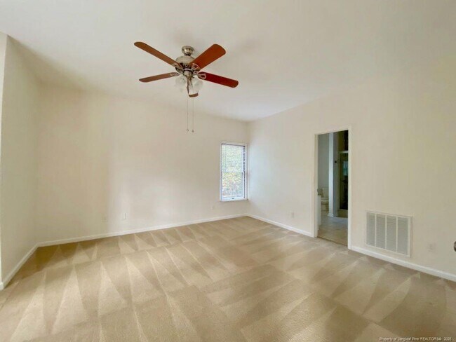 Foto del edificio - 420 Sugar Pine Dr