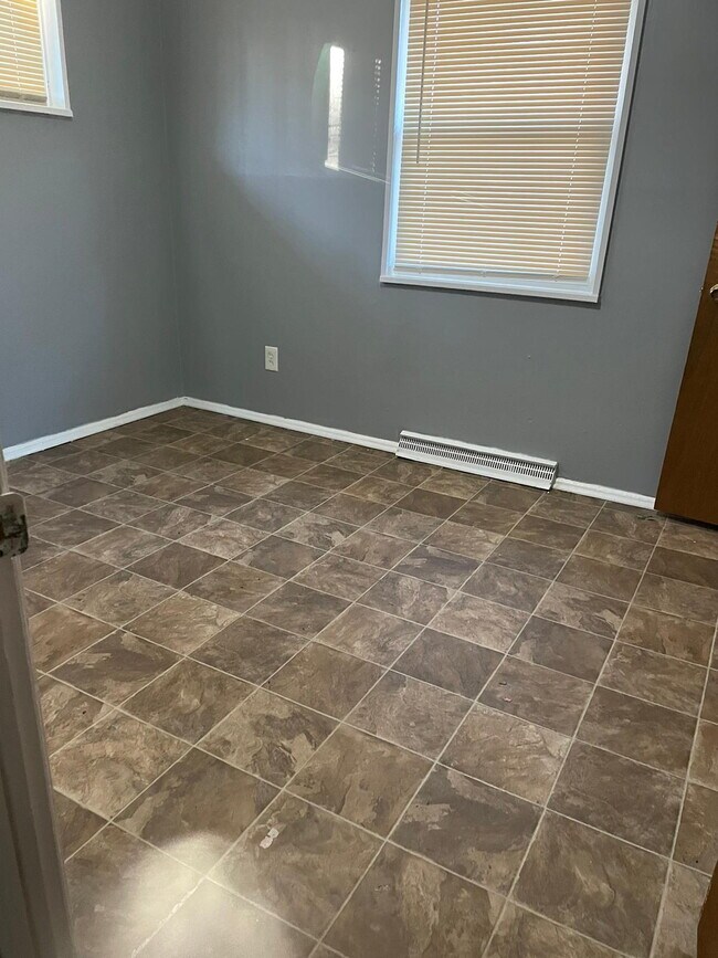 Foto del edificio - "Charming 3-Bed Sanctuary in St. Louis – Cozy Comfort Awaits on Ventura Drive!"  We accept sectio...