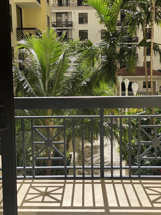 Building Photo - 701 S Olive Ave