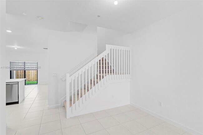 Foto del edificio - 15983 SW 2nd Pl