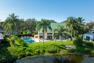 Building Photo - 10381 SE Jupiter Narrows Dr