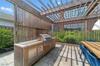 Building Photo - 2048 Fulton Rd