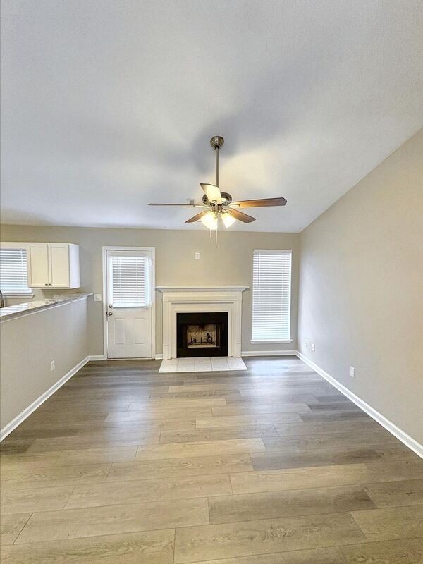 Foto del edificio - 4614 Bouldercrest Rd