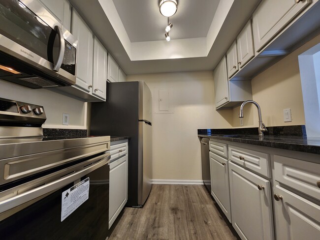 Building Photo - 18336 Streamside Dr