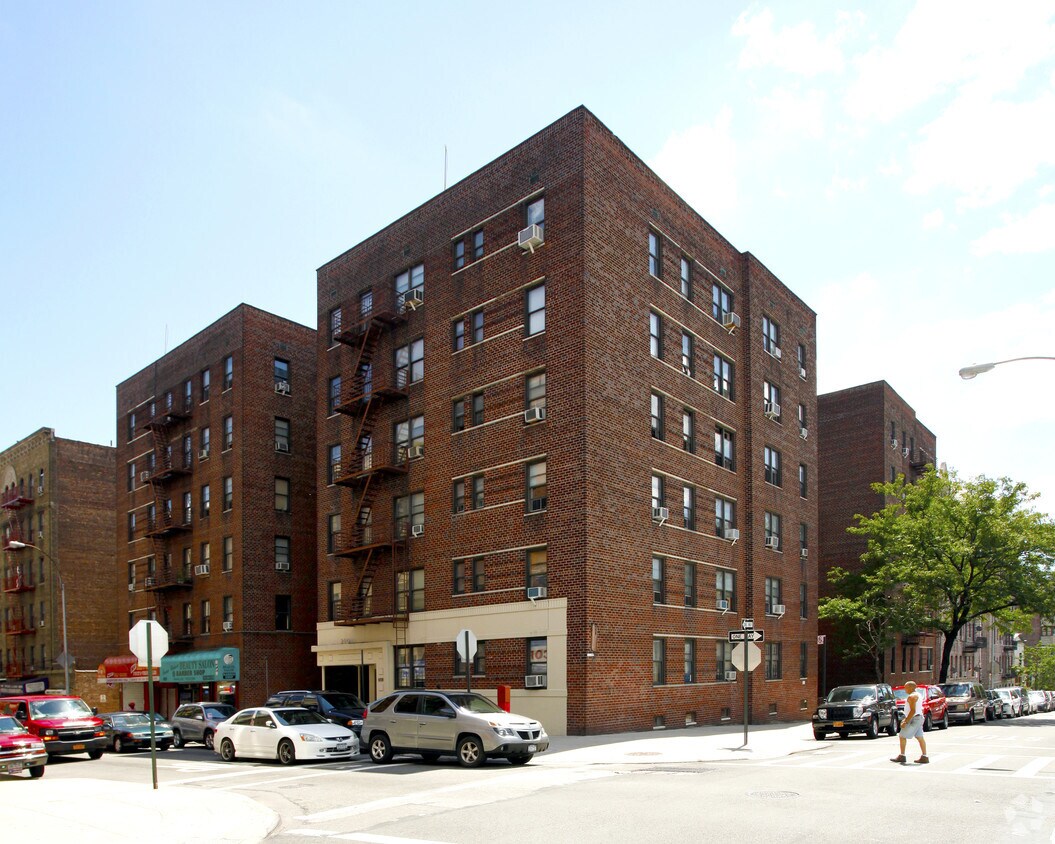Primary Photo - 210 E 181 St