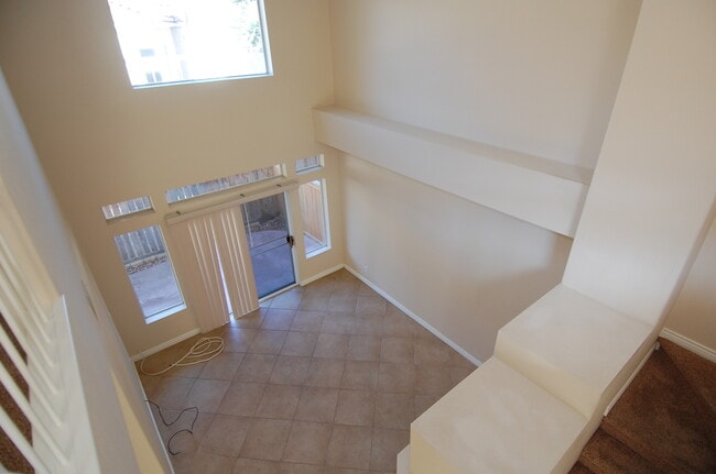 Building Photo - Light and Bright 2 bedroom 2.5 bath!! Call Steve Conrad 949-542-8347