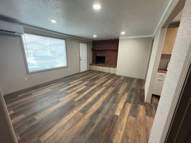 Building Photo - Lower level duplex