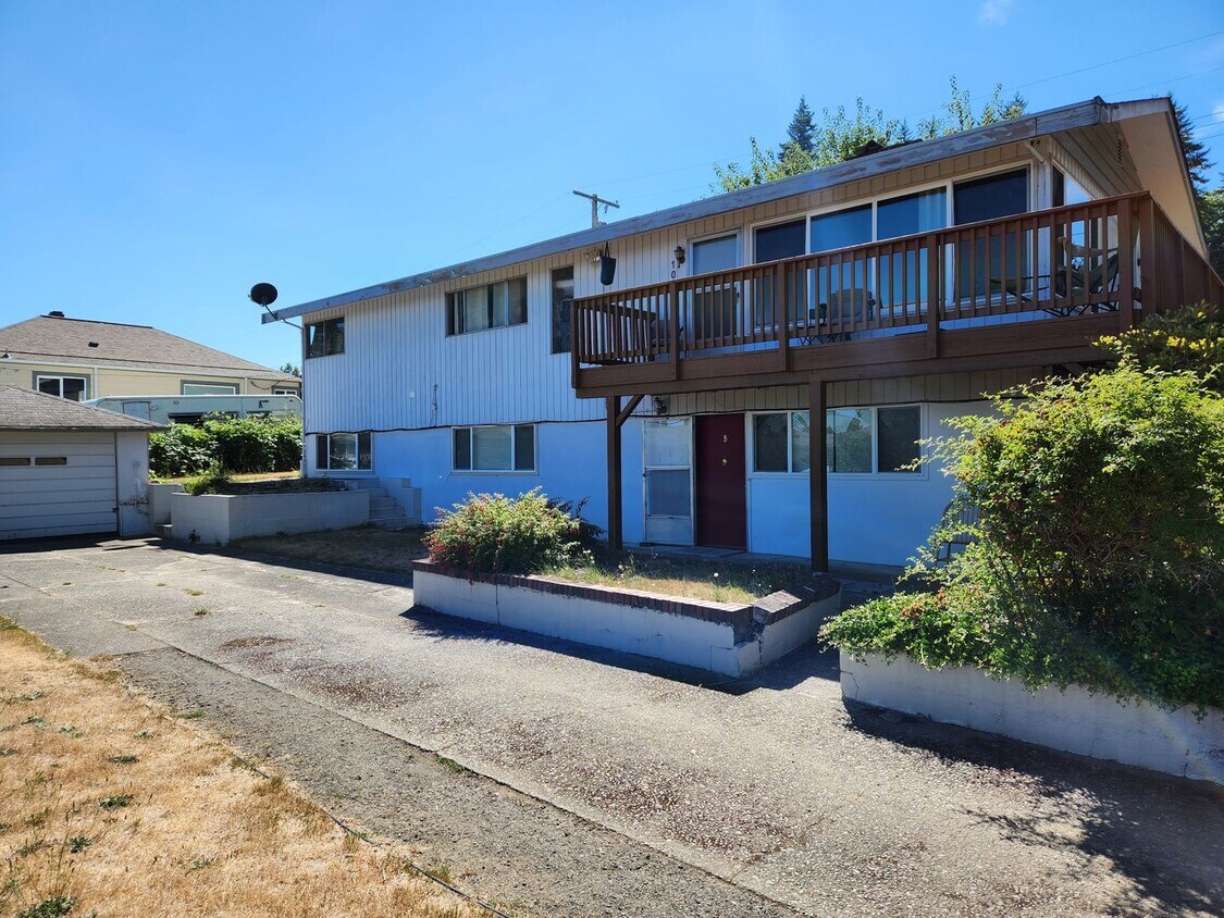 Primary Photo - Move In Special!! $500 OFF MOVE IN COST!!
