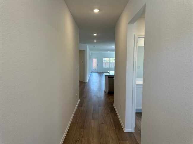 Foto del edificio - 2513 Four Waters Lp