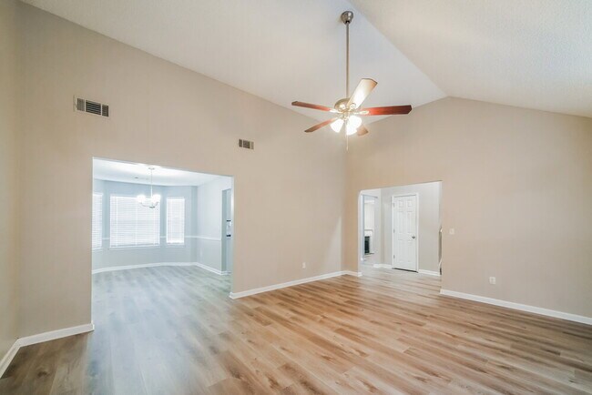 Foto del edificio - 6926 Silver Grass Ct