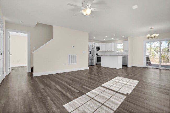 Building Photo - Cozy 3-Bedroom Home in Belvedere Plantation