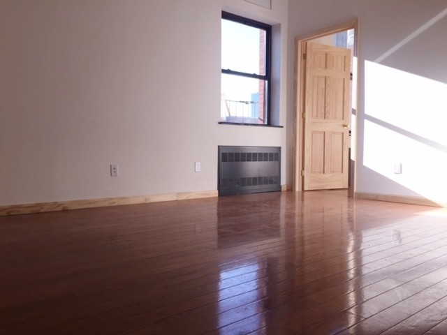 Primary Photo - 75 Bleecker St