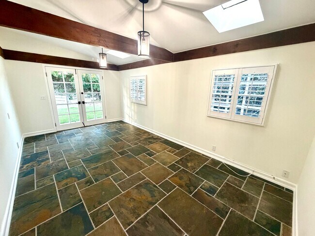 Building Photo - 4 Bedroom Beautiful Tustin Cul-De-Sac Home