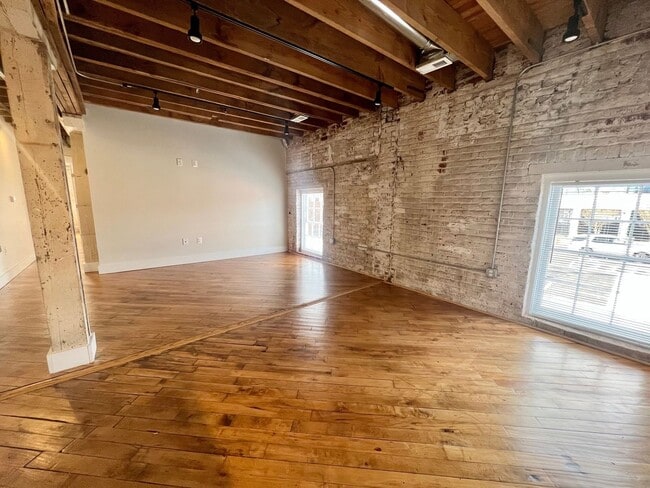 Building Photo - Beautiful 2 Bed in Historic Downtown Frede...