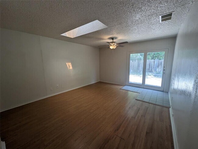 Foto del edificio - 4612 Borage Dr