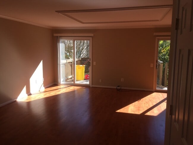 Building Photo - s316