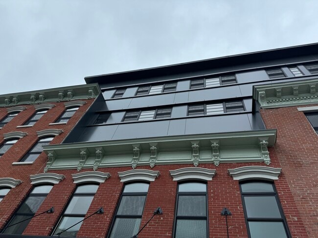 Building Photo - 235 Washington St