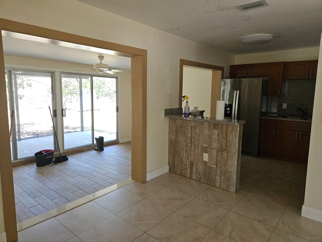 Building Photo - 242 Serenade Dr