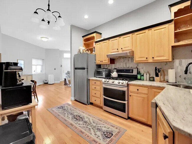 Foto del edificio - 290 E 8th St