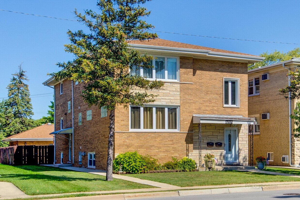 1315 N Northwest Hwy Unit 2, Park Ridge, IL 60068 Condo for Rent in