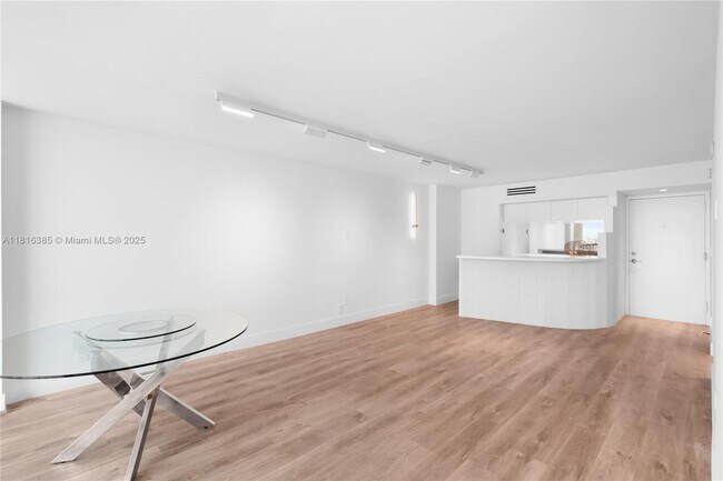 Foto del edificio - 2655 Collins Ave