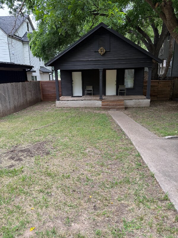 Foto del edificio - 2215 Haskell St