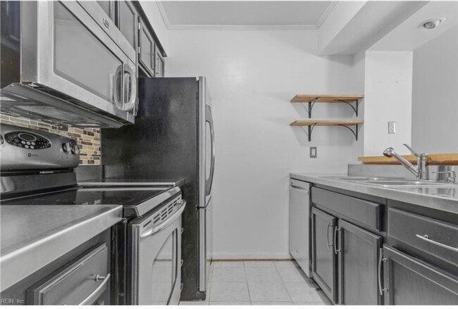 Building Photo - 2513 Reagan Ave