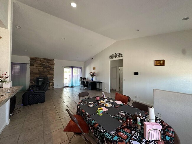 Foto del edificio - 9735 Hoylake Rd