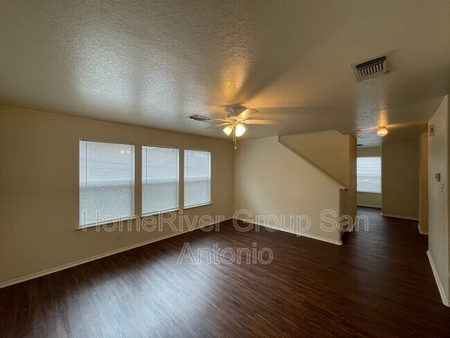 Foto del edificio - 6618 Buckhorn Cliff
