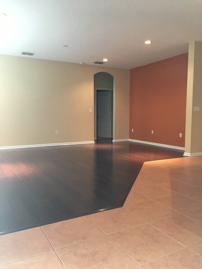 Building Photo - 1667 Canopy Oaks Dr