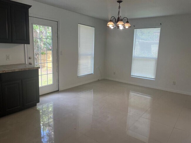 Foto del edificio - 812 Old Angleton Rd