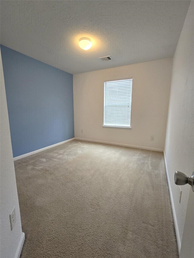 Building Photo - 29203 Legends Worth Dr