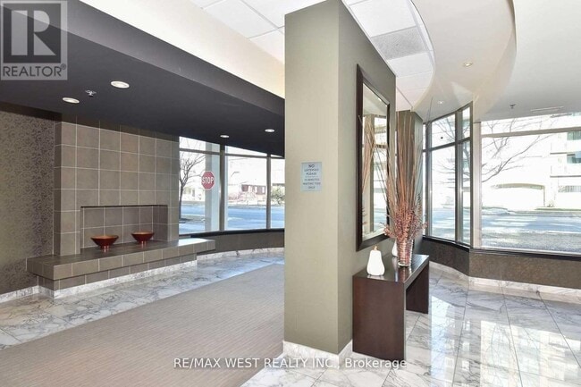 Building Photo - 935 Sheppard Ave W
